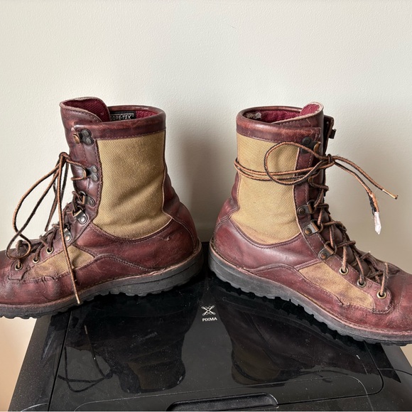 Vintage Danner Burgundy and Tan Men\'s goretex insulated hunting combat Boots main image 7